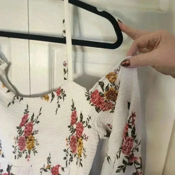 TORRID Challis Cold Shoulder  Blouse Size 3 (22-24) - Picture 8 of 12